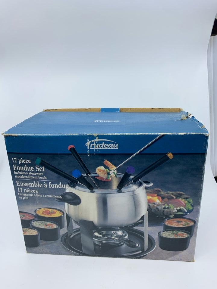 NIB 17 PC FONDUE SET.