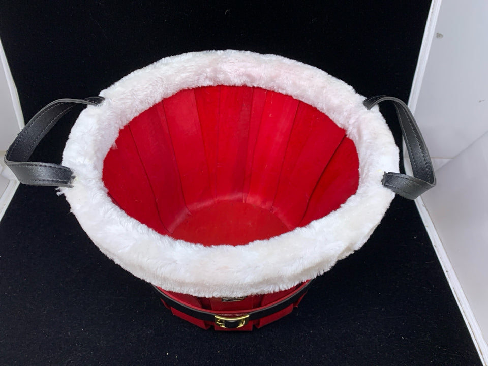 RED BASKET W HANDLES.