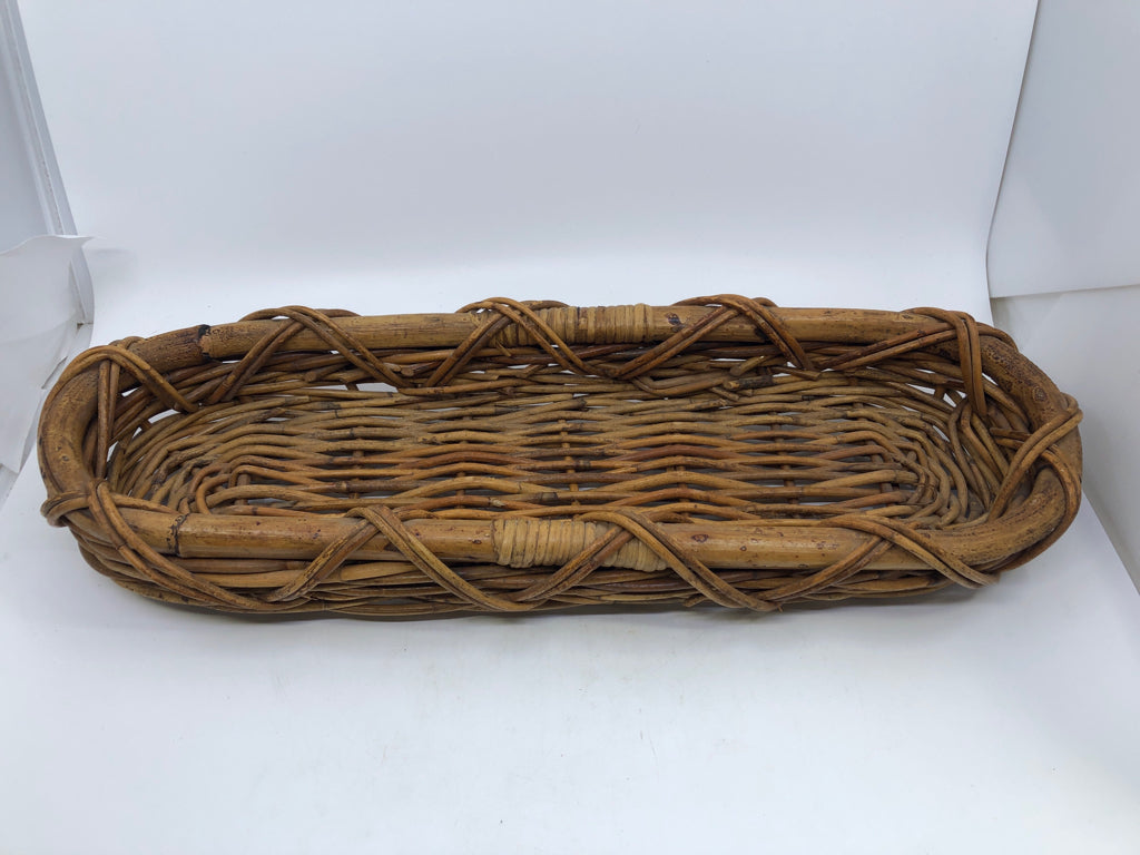 SHALLOW OVAL BASKET TRAY.