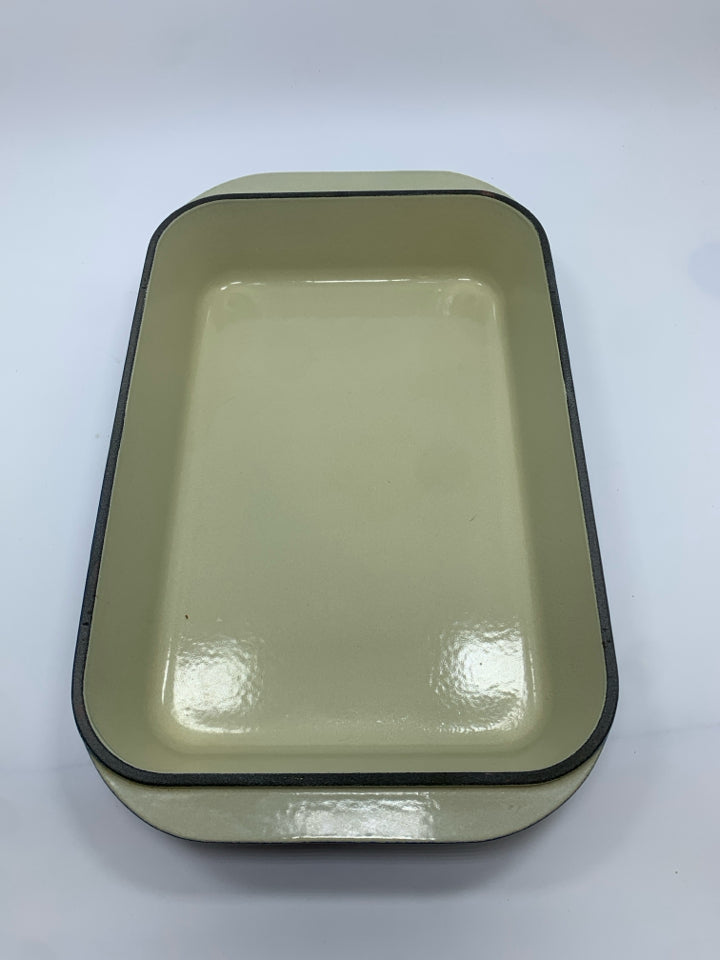 CAST IRON GRATIN ROASTING PAN W/BLUE FINISH.