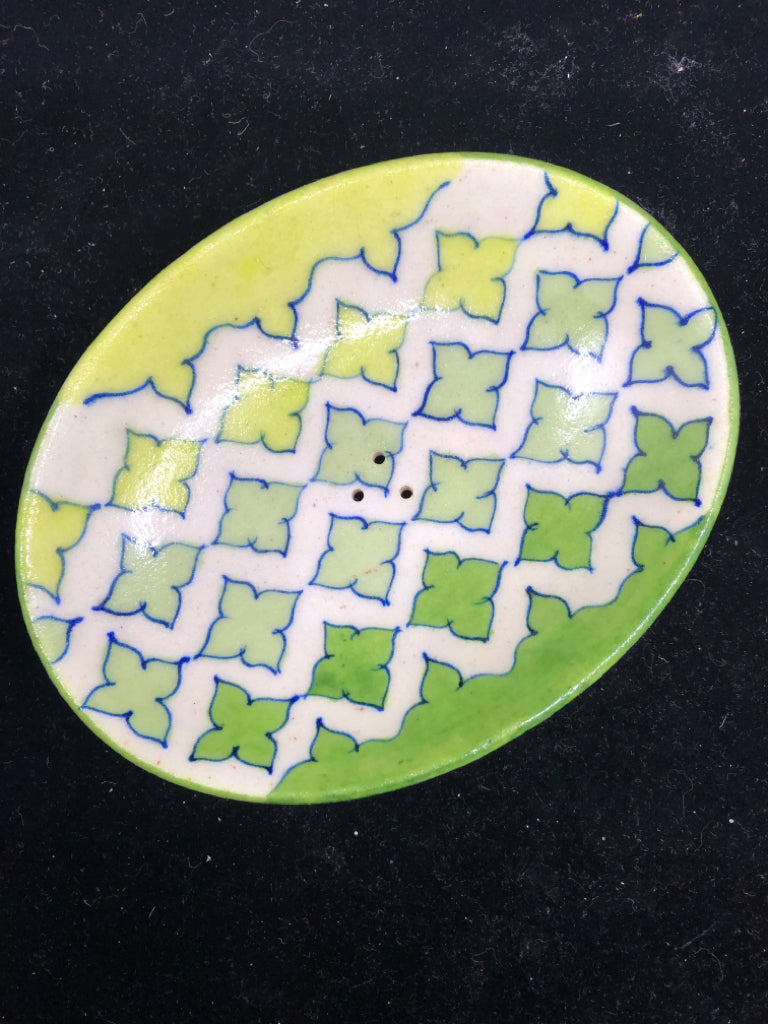 OVAL GREEN+ YELLOW SOAP REST W/ PATTERN/DRAIN.