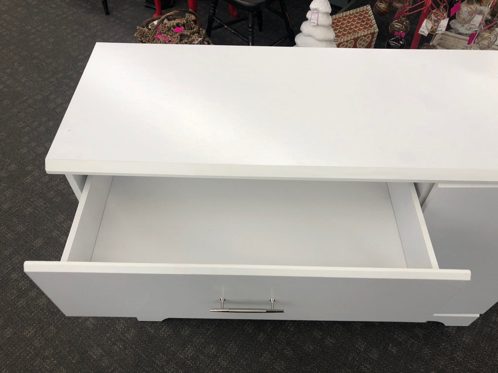 WHITE 3 DRAWER DRESSER W CABINET.