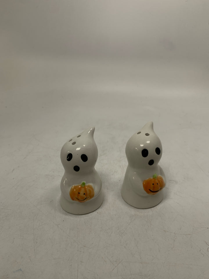 CERAMIC GHOST SALT/PEPPER SHAKERS.