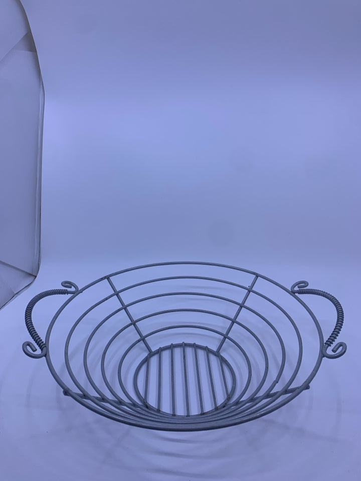 GREY METAL WIRE FRUIT BASKET.