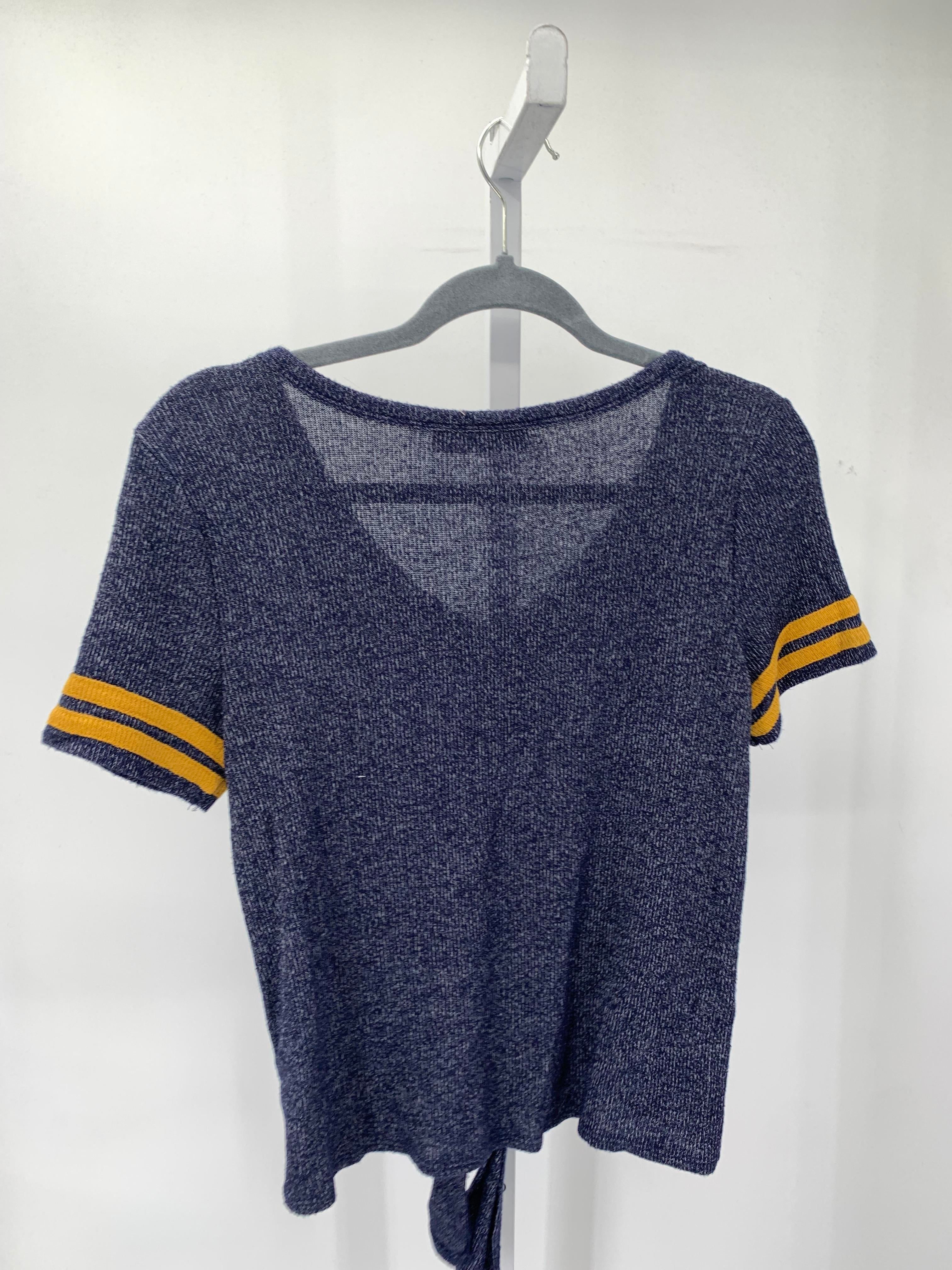 SO Size Small Juniors Short Sleeve Shirt