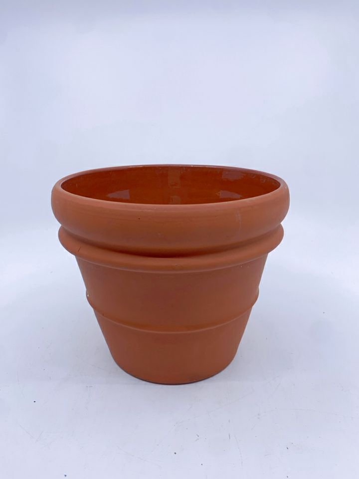 TERRA COTTER PLANTER.