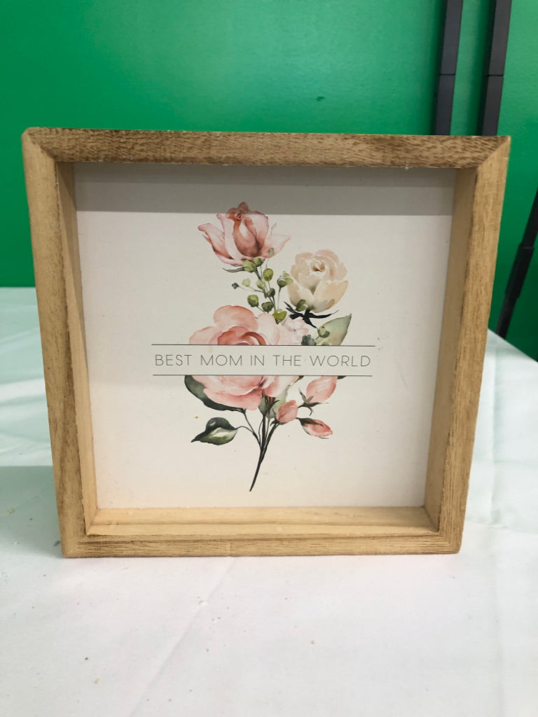 BEST MOM W FLOWERS IN WOOD FRAME SIGN.