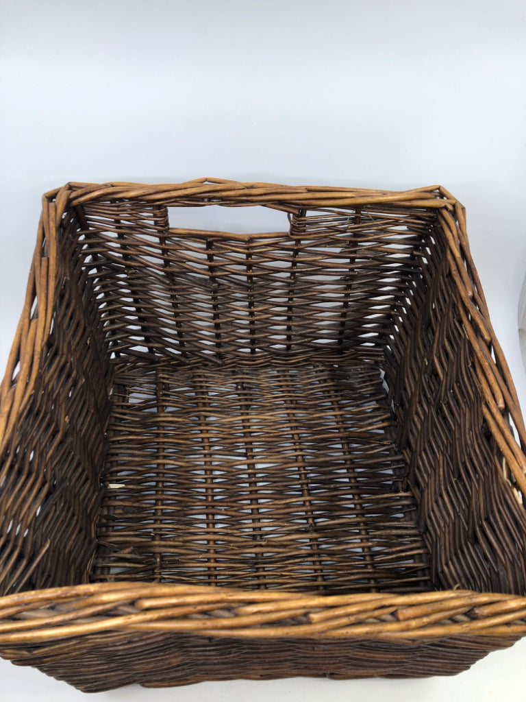 DARK BROWN STIFF SQUARE BASKET W/ HANDLES.