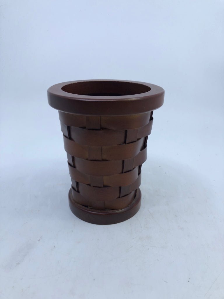 WOVEN WOOD PENCIL CUP.