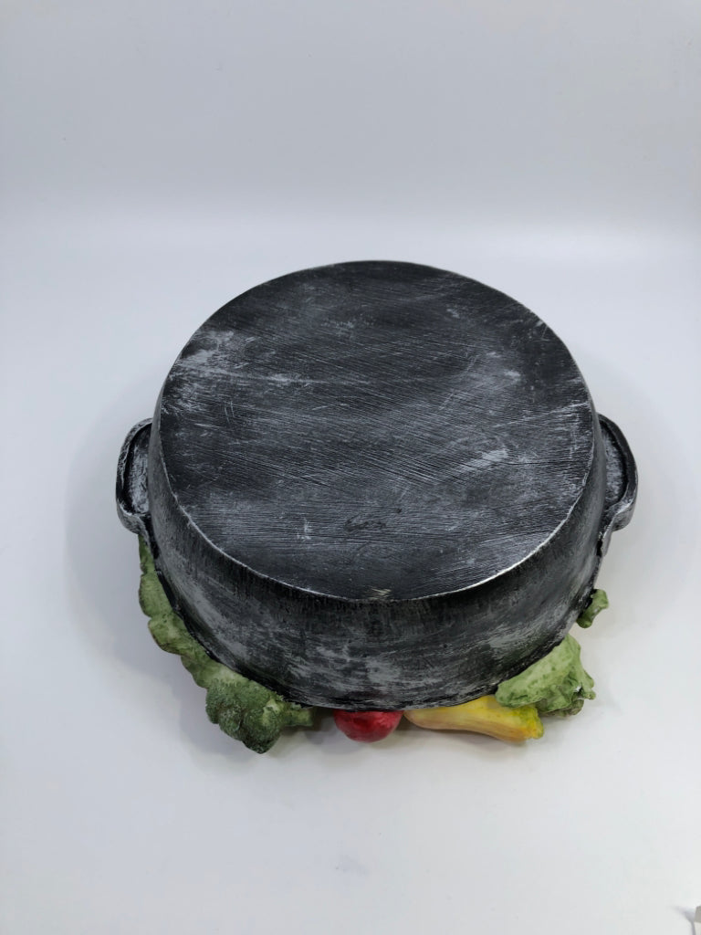 CERAMIC CHEF WATER FOUNTAIN POURING OLIVE OIL W/BOX.