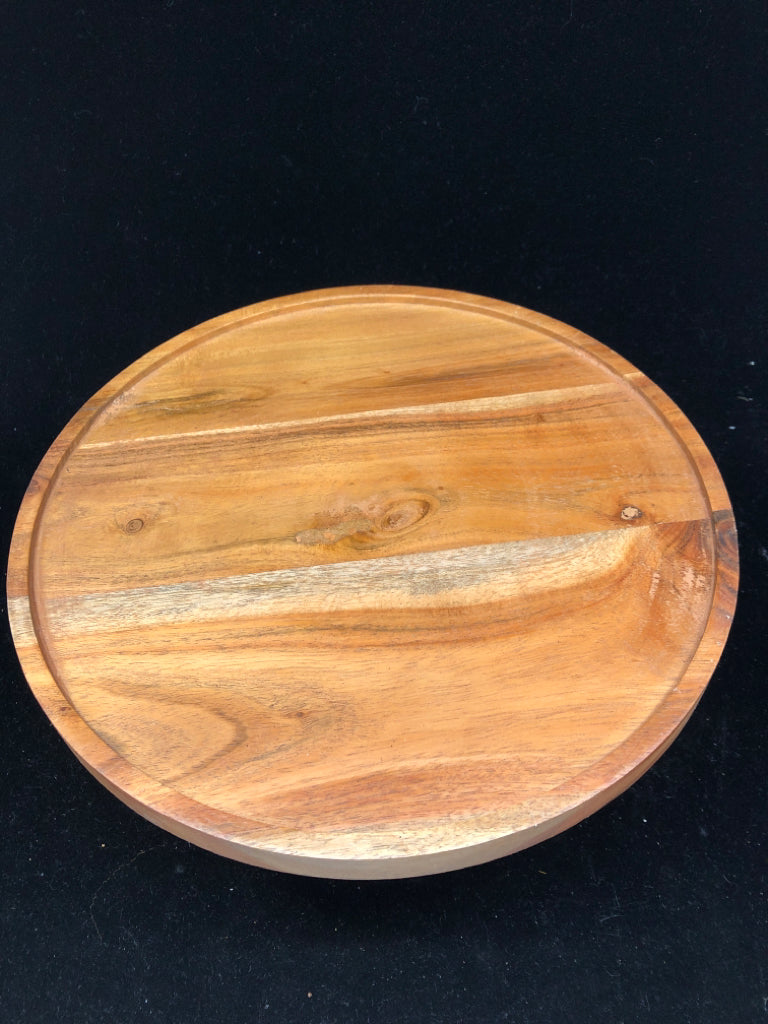 METAL BASE WOOD TOP CAKE STAND.