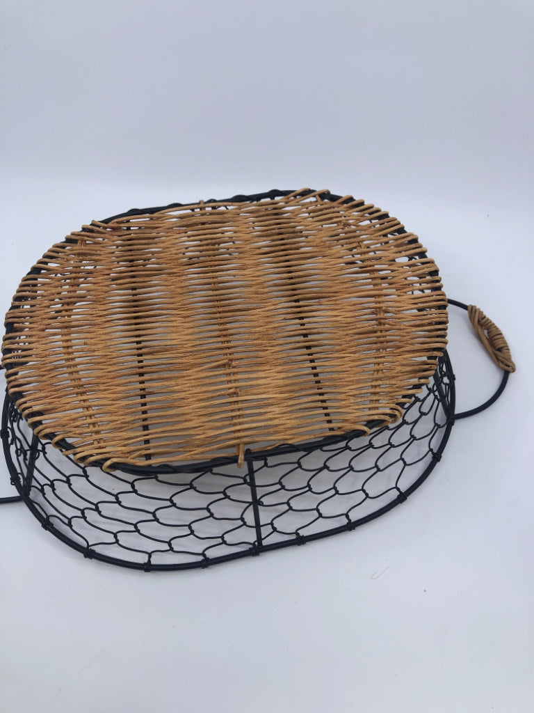 METAL /WICKER BEAD BASKET.