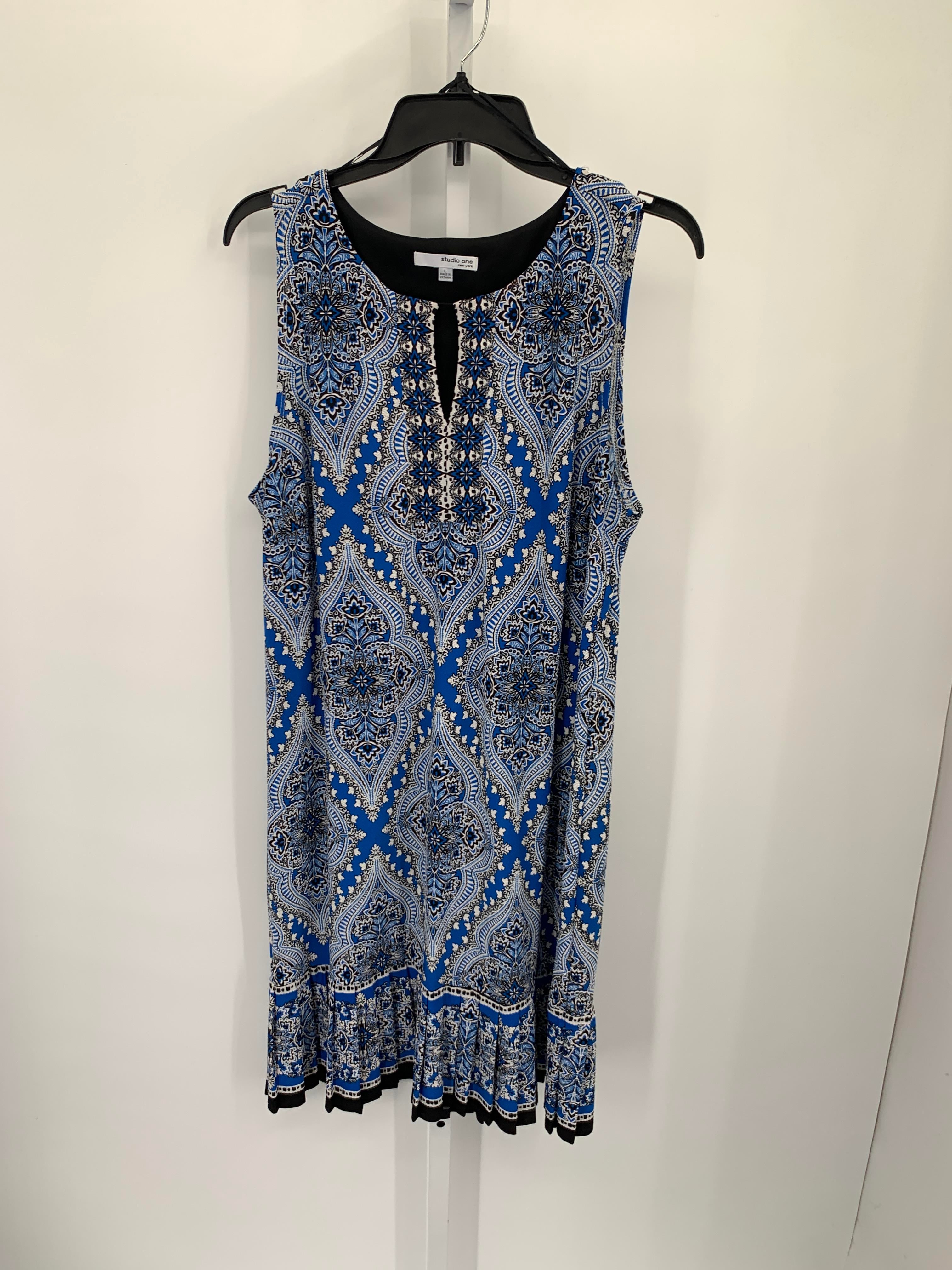 Size Large Misses Sleeveless Dress