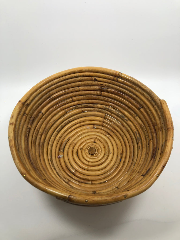 BAMBOO SWIRL STURDY BASKET.