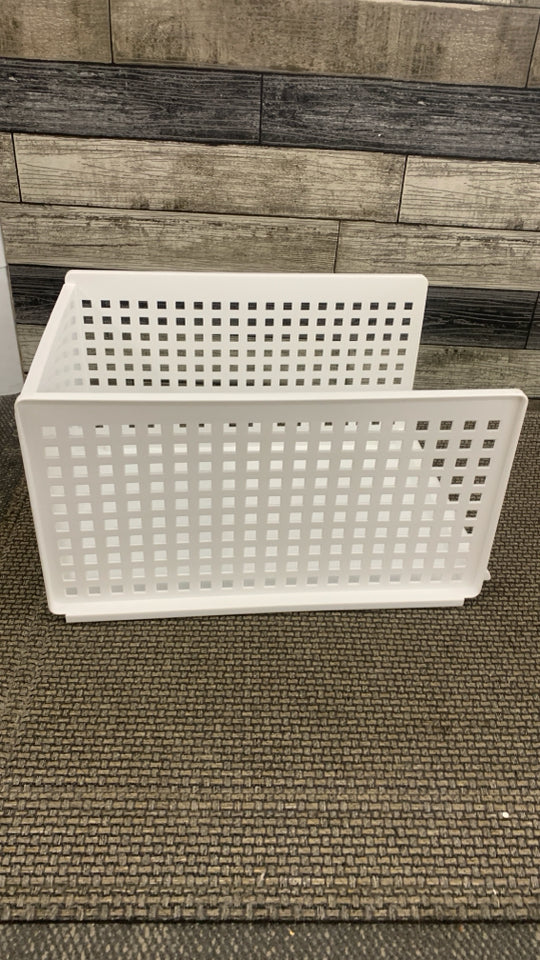 WHITE PLASTIC CLOSET ORGANIZER.
