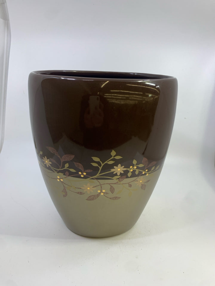 BROWN GOLD CERAMIC TRASH CAN W/FLOWERS.