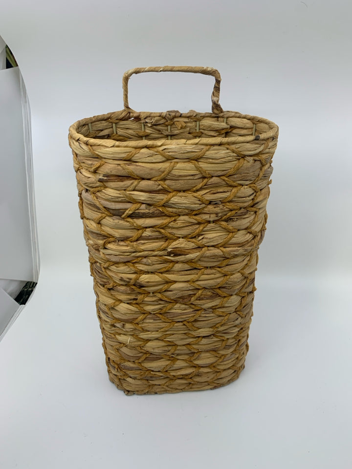 TALL OVAL HANGING BASKET.