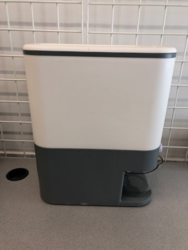 2PC WHITE & GRAY PLASTIC RICE DISPENSER W/CUP.