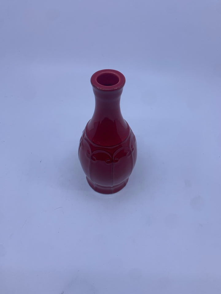 RED SCROLL PATTERN VASE.