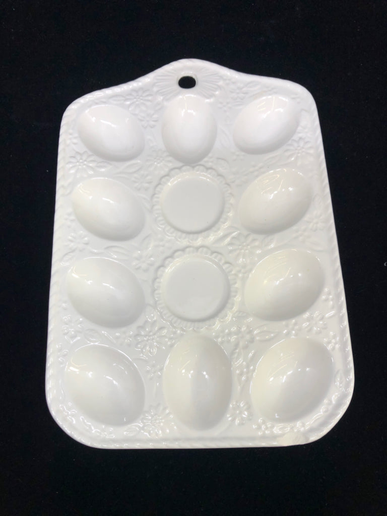 10 SLOT DEVILED EGG PLATTER W/BLUE S&P ROOSTERS.