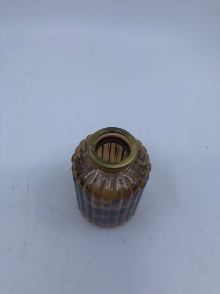 SMALL VTG BROWN RIBBED VASE.