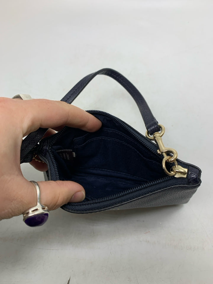 Coach F52850 Pebble Leather Corner Zip Wristlet