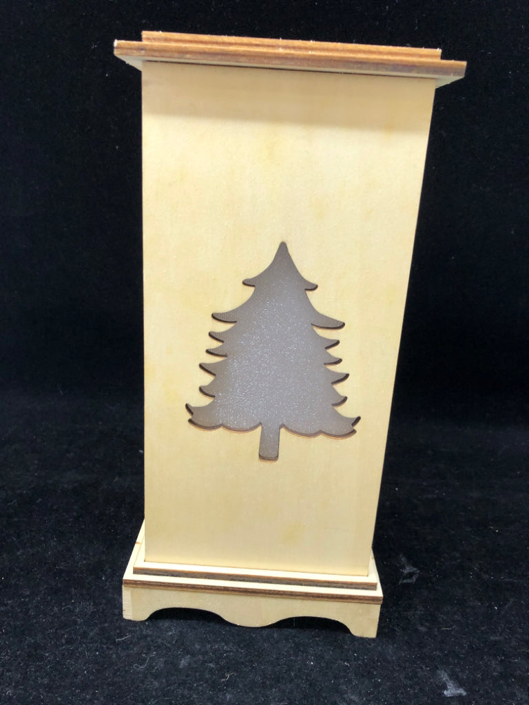 LIGHT UP BOX W SPARKLE TREE.