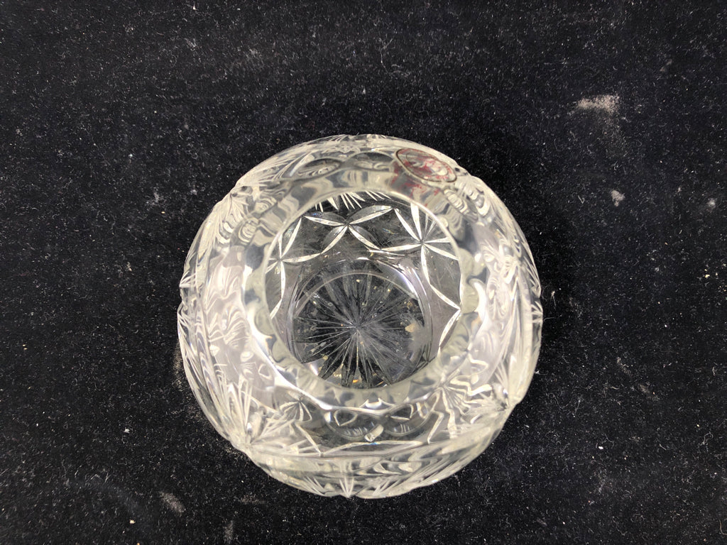 ROUND CUT CRYSTAL VOTIVE HOLDER.