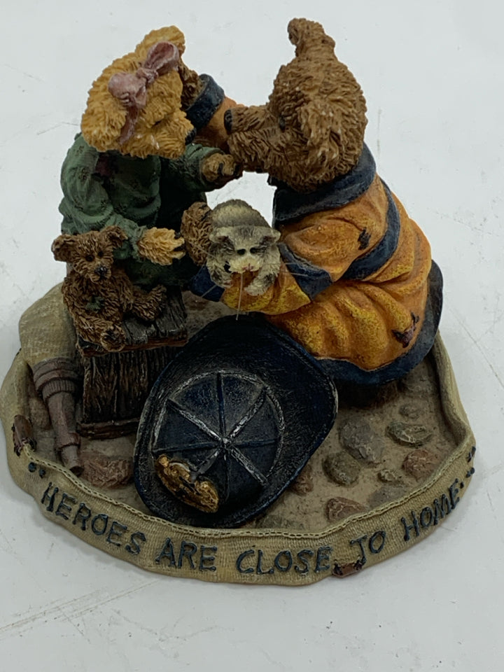BOYDS BEARS HEROES FIGURINE.