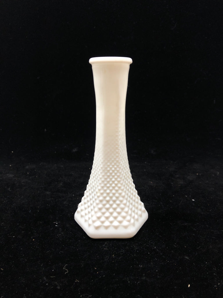 VTG MILK GLASS BUD VASE W/HEXAGON BASE.