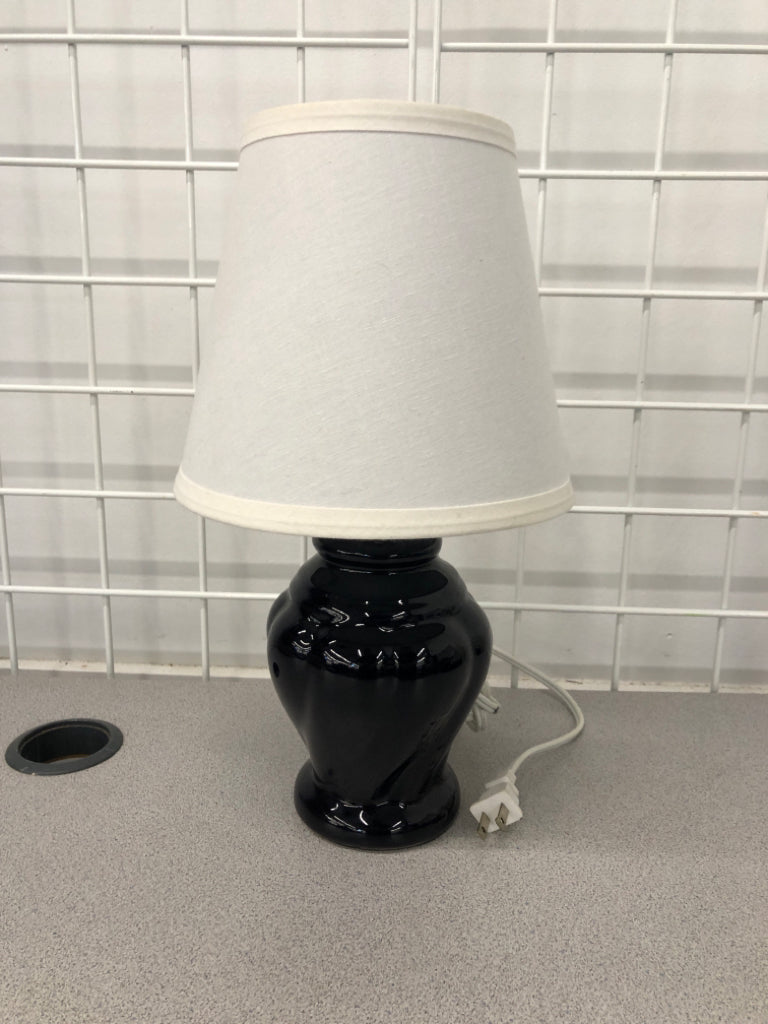 SM BLACK LAMP W WHITE SHADE.