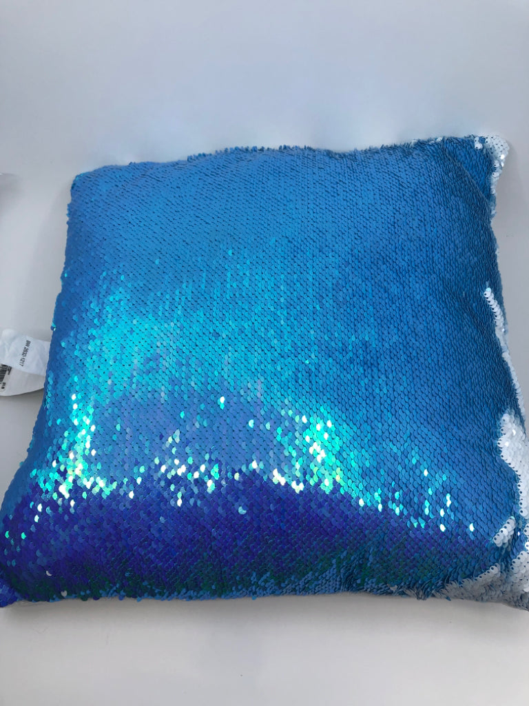 LIGHT BLUE AND WHITE SEQUINS PILLOW.