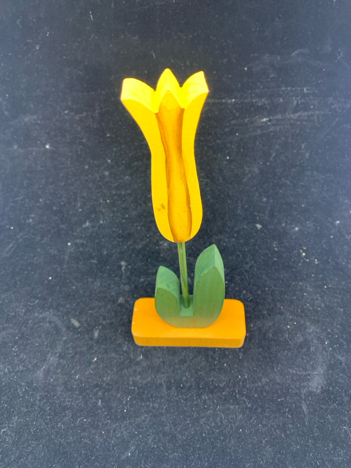 VTG YELLOW WOOD TULIP.