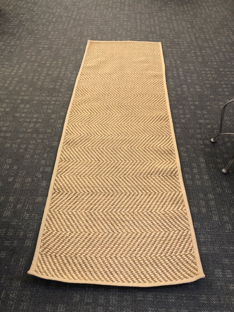 TAN WOVEN RUG RUNNER.