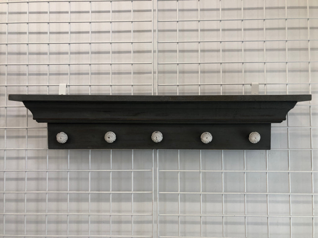 GREY WOOD SHELF WALL HANGING W/5 DISTRESSED KNOBS.