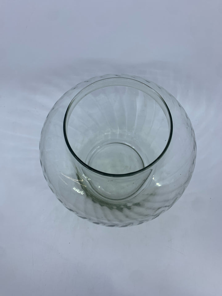 LARGE SWIRL VASE.