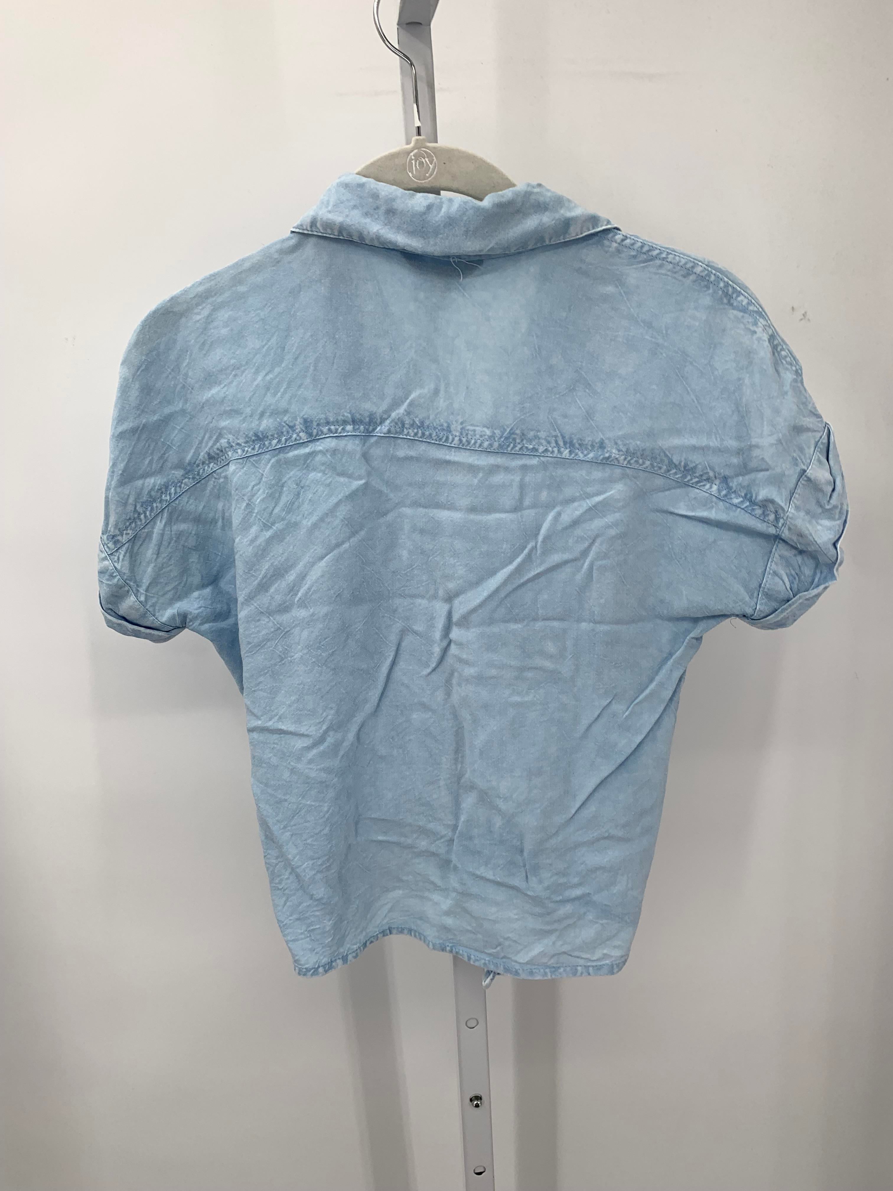Size Medium Juniors Short Sleeve Shirt