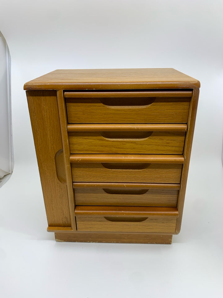 OAK WOOD 5 DRAWER JEWELRY BOX.