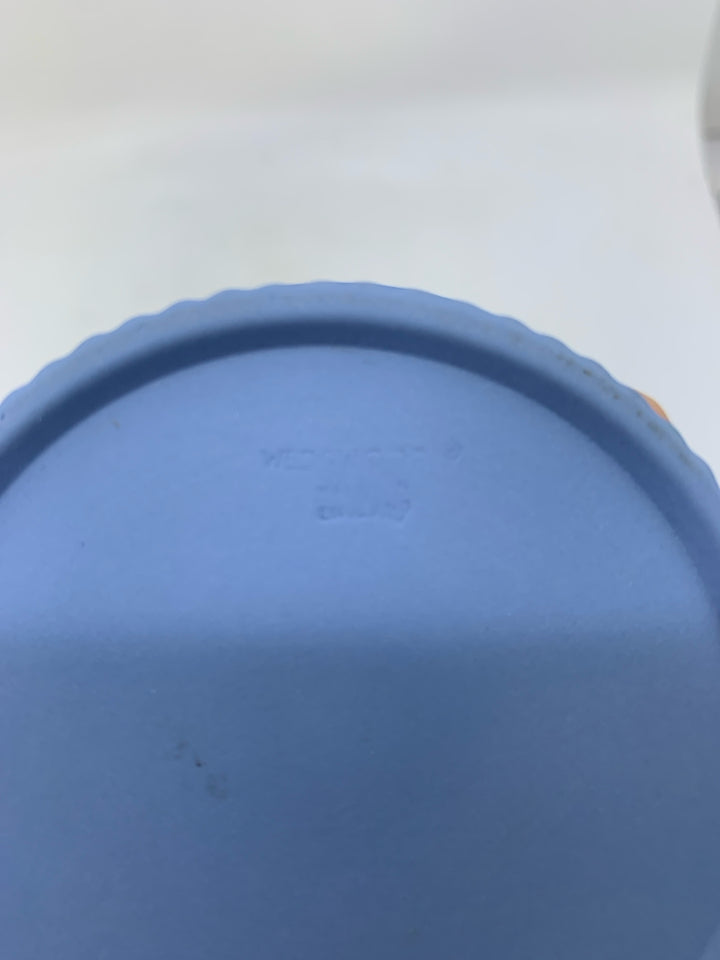 CIRCLE JASPERWARE W/ RIBBED SIDES.