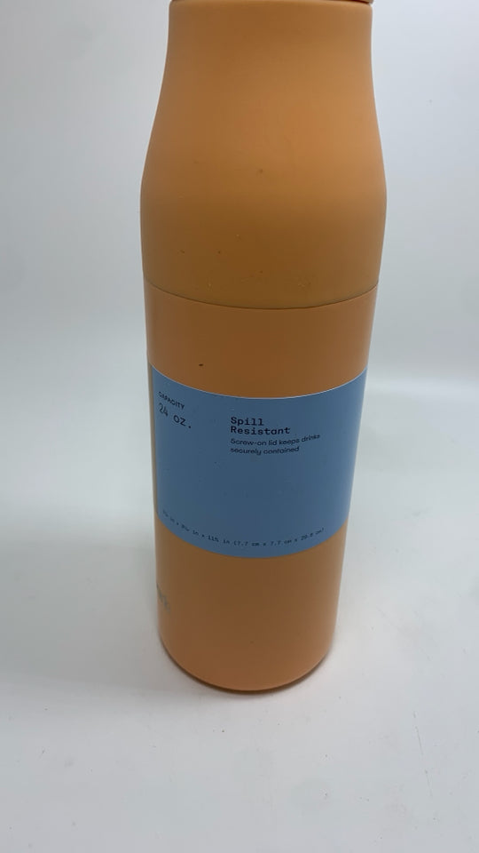 NWT LIGHT PEACH EMBARK WATER BOTTLE.