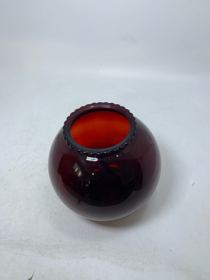 SPHERE GLASS VASE W/ SCALLOP EDGE.