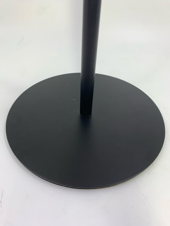 BLACK METAL ADJUSTABLE JEWELRY STAND.