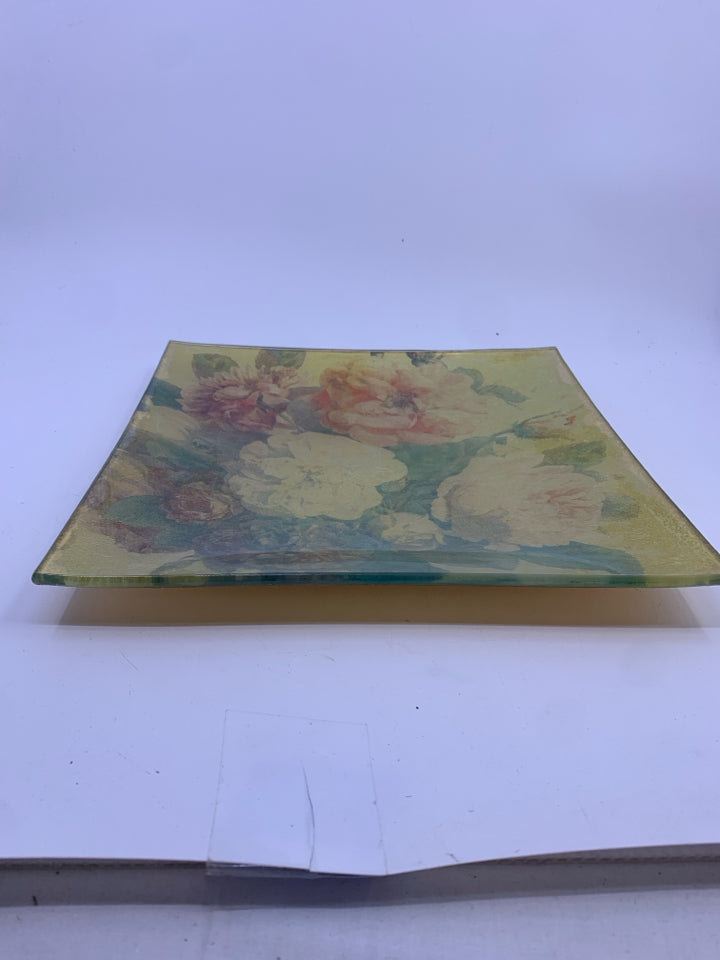 GOLD PALE FLORAL SQUARE PLATE.
