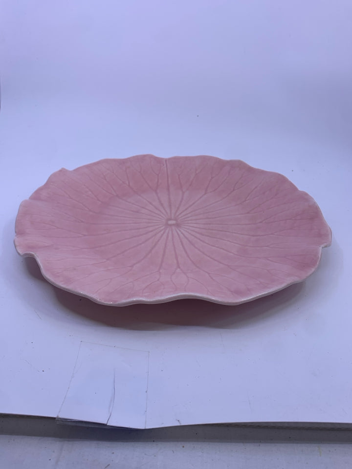 5 PINK FLOWER SHAPED PLATES.