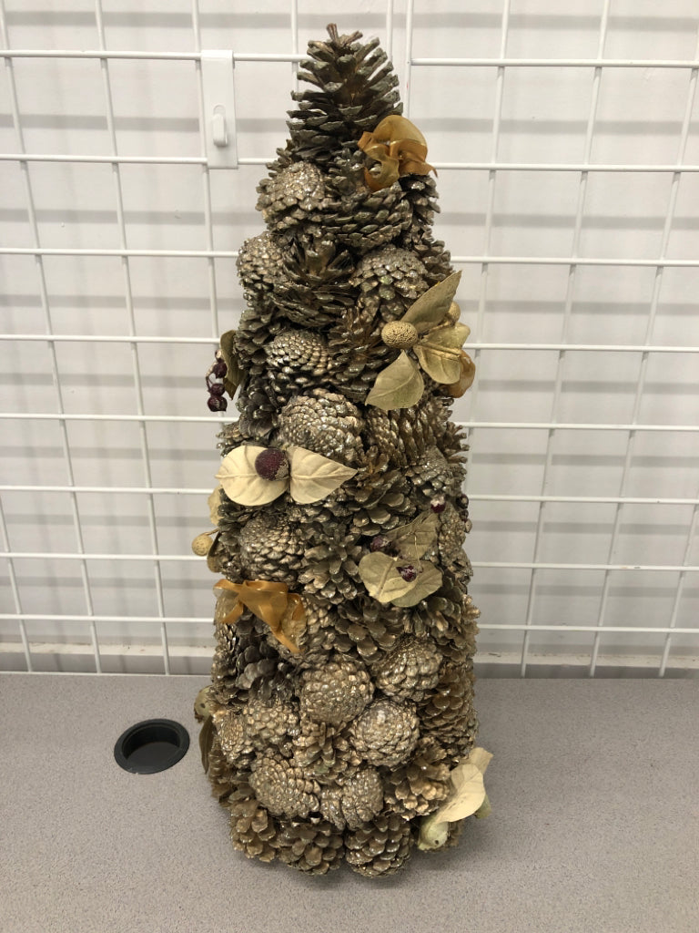 SPARKLE PINECONE TREE.