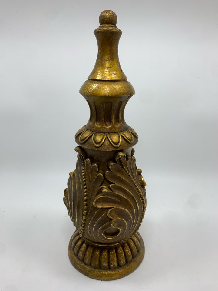 GOLD LEAF FINIAL SHELF DECOR.