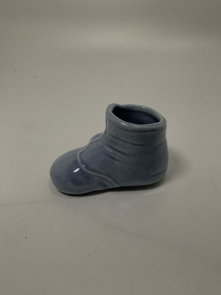 VTG POTTERY LIGHT BLUE SMALL BUTTON BABY SHOE.