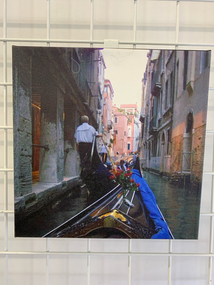 VENICE GONDOLA CANVAS PRINT.