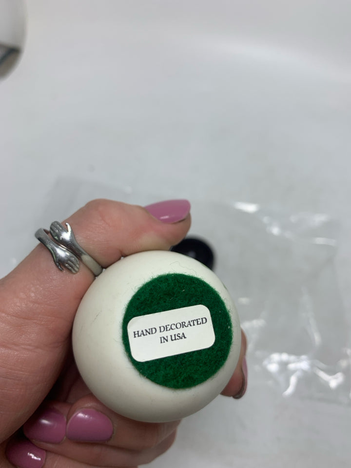 PAINTED WHITE FLOWER EGG W/ STAND IN BAG.