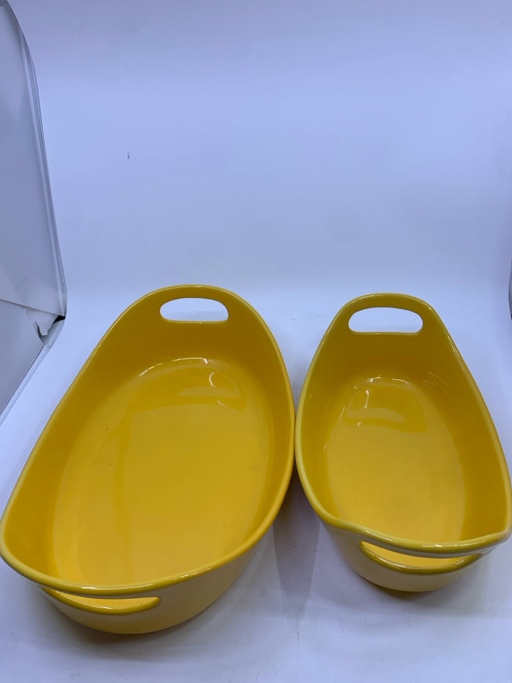 2 YELLOW OVAL BAKING DISHES RACHAEL RAY HANDLES.